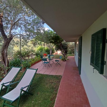 Independent Apartment With A Fabulous Patio - Casa Penny Cisano sul Neva Εξωτερικό φωτογραφία