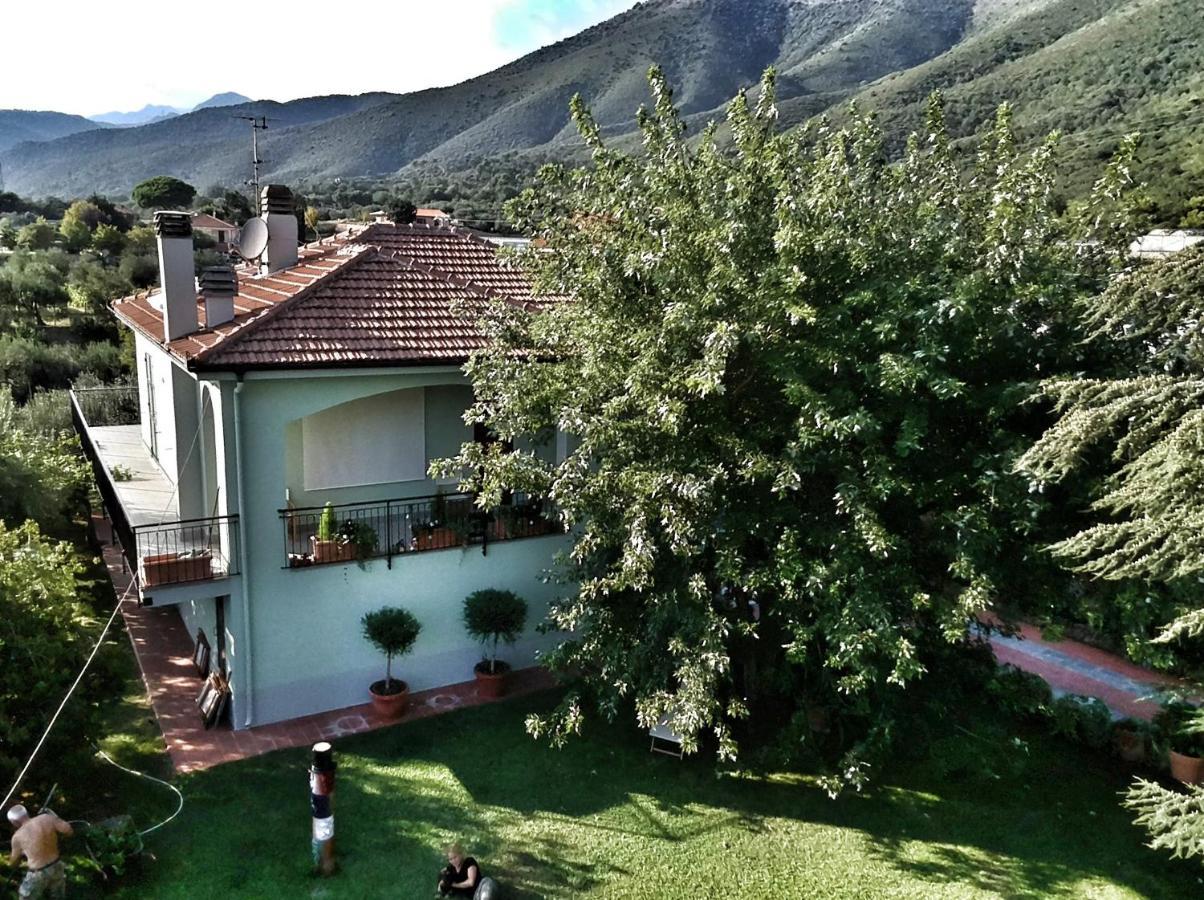 Independent Apartment With A Fabulous Patio - Casa Penny Cisano sul Neva Εξωτερικό φωτογραφία