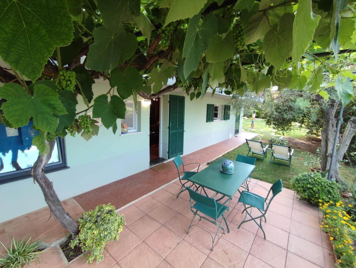 Independent Apartment With A Fabulous Patio - Casa Penny Cisano sul Neva Εξωτερικό φωτογραφία